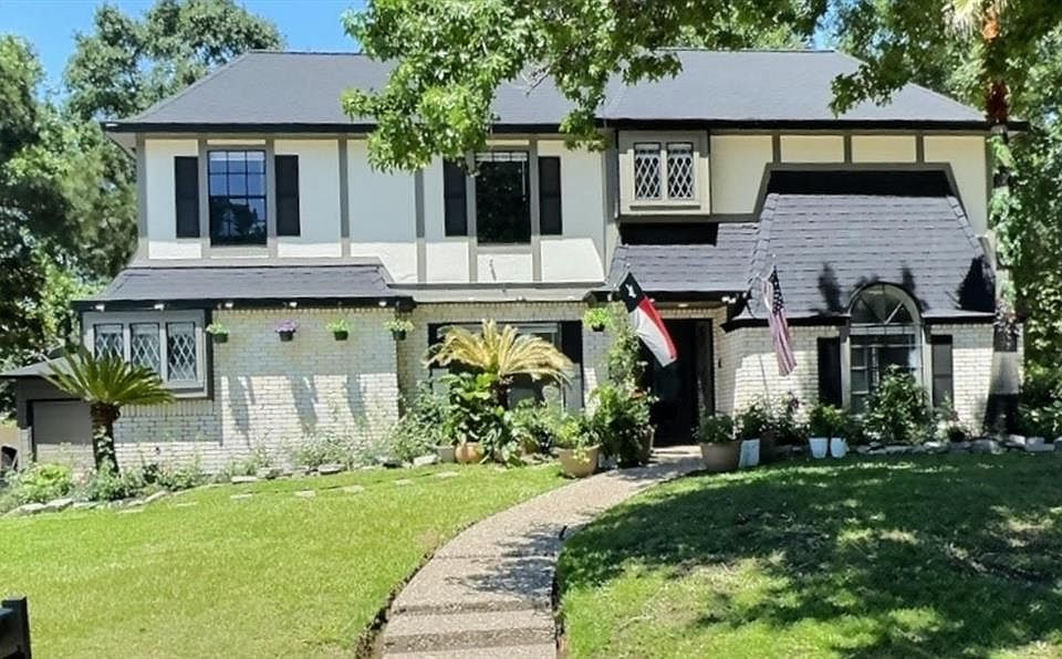 1st image of 2511 Woodvale Dr
