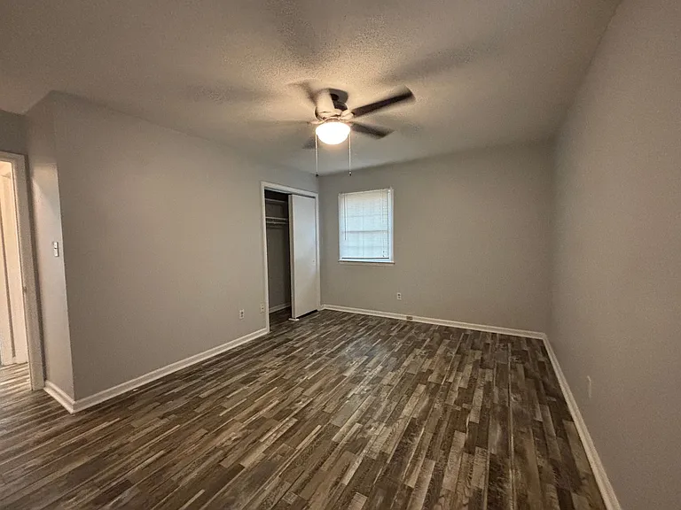 102 Hillside Ct — Photo 12