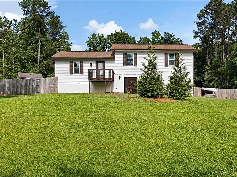 387 Pine Acres Dr — Photo 2