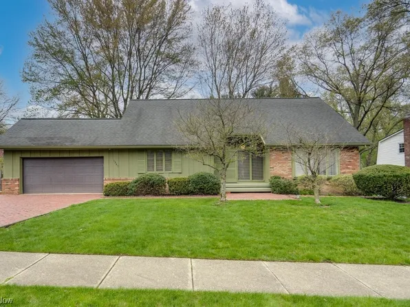 1247 Romayne Dr, Akron, OH 44313