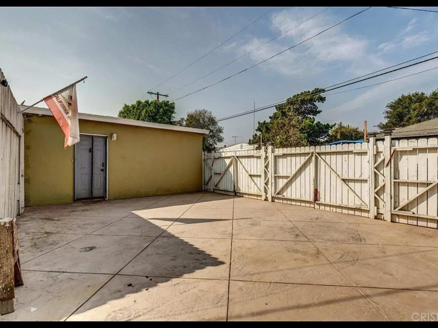 16629 Victory Blvd — Photo 2