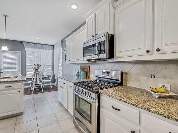 5th image of 1729 Henderson Dr