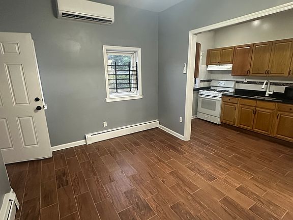 5th image of 128 Livingston Ave APT 1