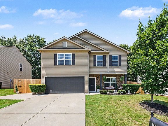 2nd image of 707 Markham Cir