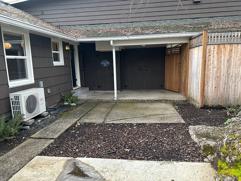 2484 Alder St — Photo 36