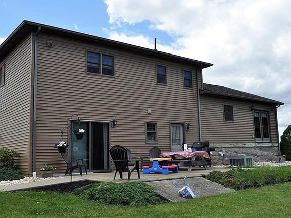 2nd image of 108 Lilac Ln