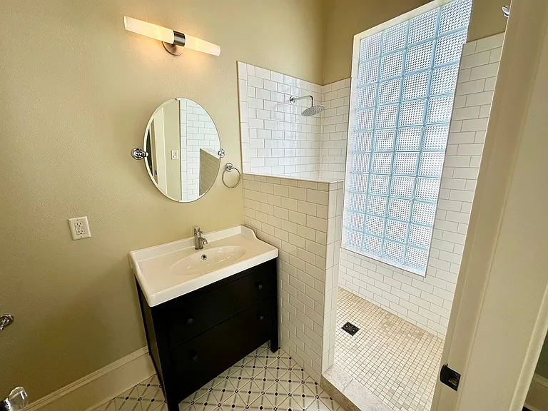 307 N Pearl St — Photo 13