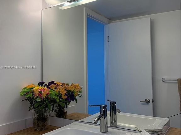 4th image of 1020 Meridian Ave APT 806