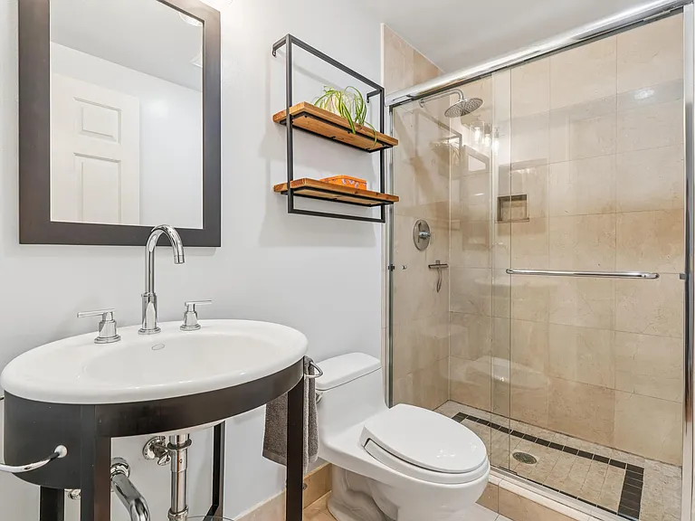 1921 Jefferson St #207 — Photo 12