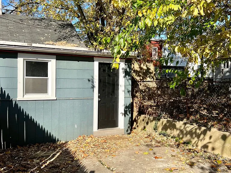 36 Hazel St — Photo 12