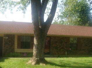 1494 Catalpa Dr, Radcliff, KY 40160