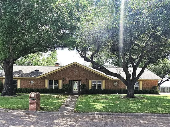 202 Lee St, Groesbeck, TX 76642