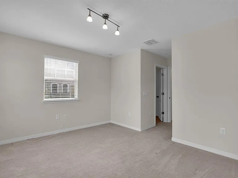 1041 Laurel Ridge Ln — Photo 16