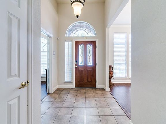 4th image of 5905 Crestberry Ln