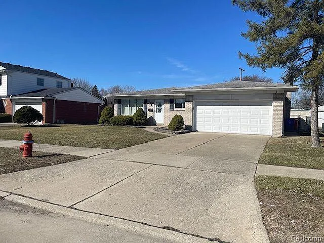 3 bed, 1.5 bath, 1996 sqft, $2,200 — Photo 3