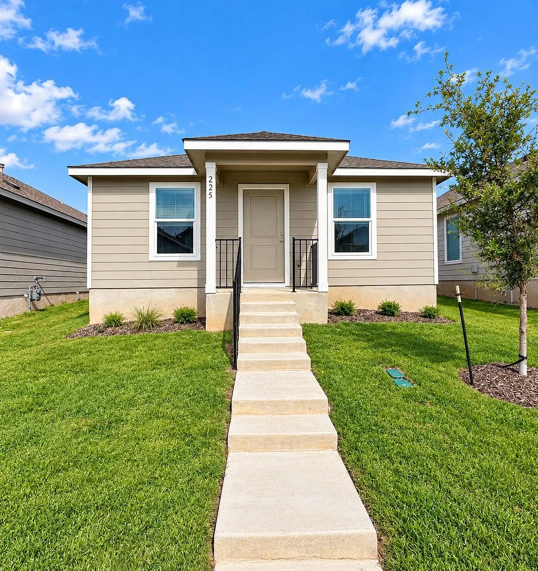 4 bed, 2.0 bath, 1500 sqft, $1,900 — Photo 1