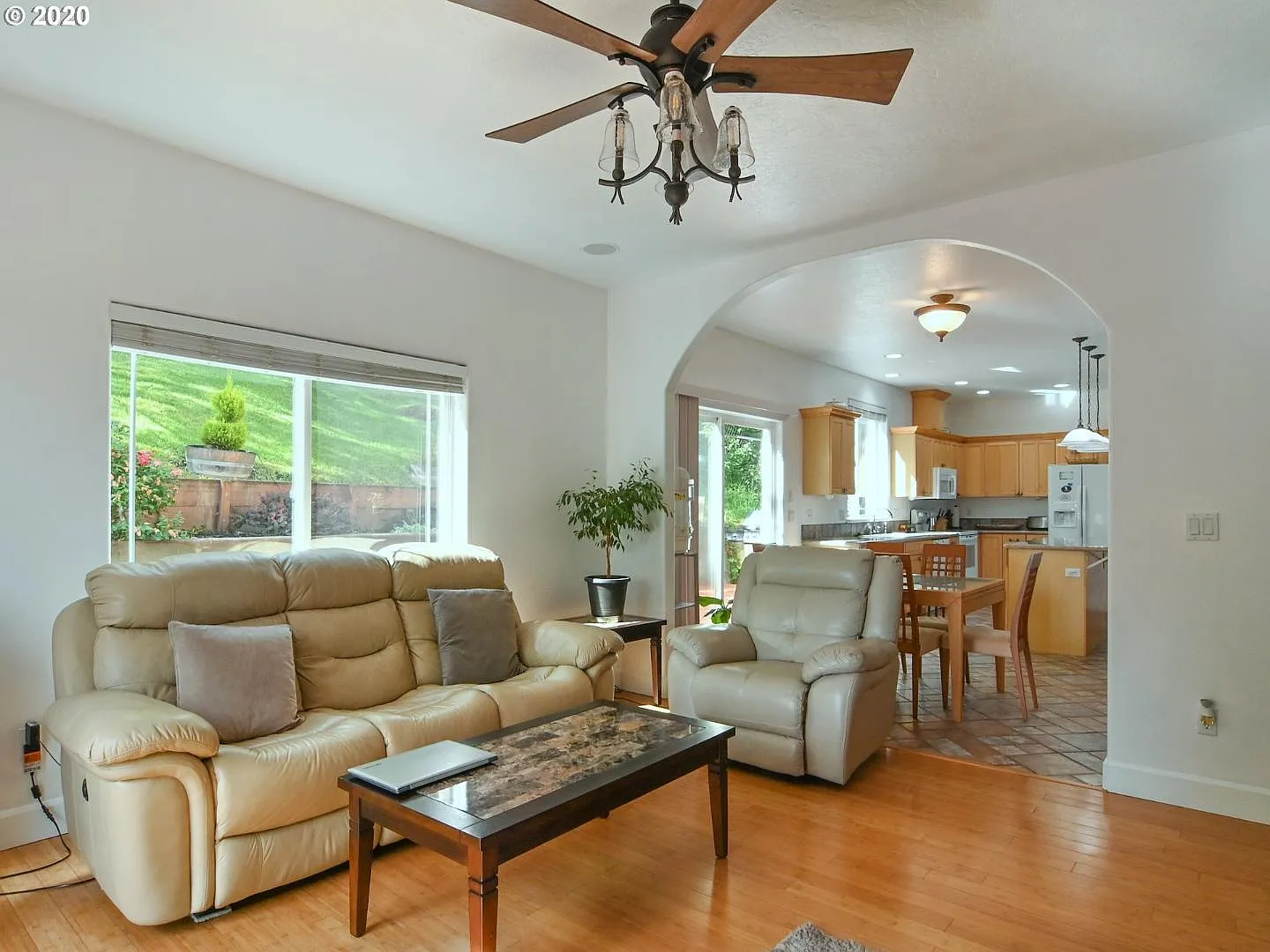 795 Queens Ave — Photo 4