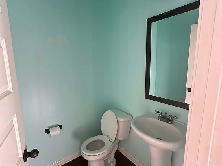 549 W Holloway Dr — Photo 16