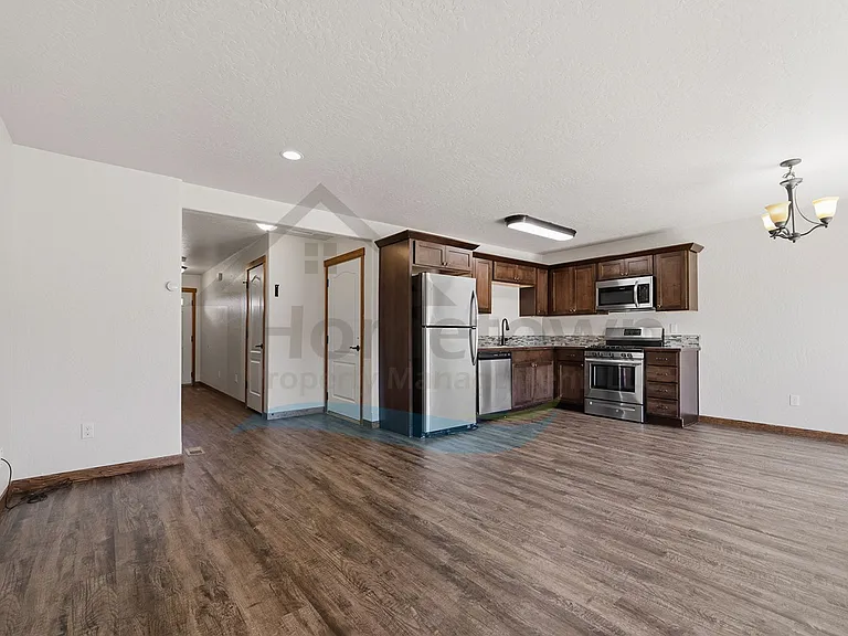 1622 E 3rd Ave — Photo 6