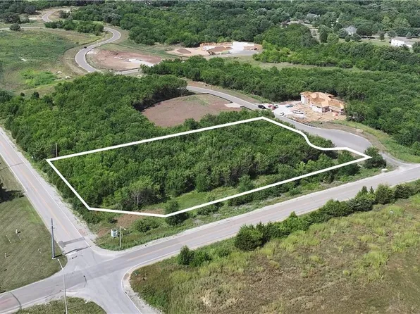 17490 Galloway Dr, Stilwell, KS 66085