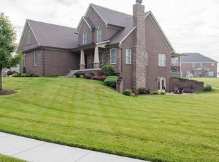 8005 Wooded Ridge Dr, Louisville, KY 40214