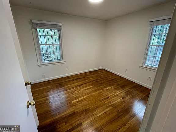 3rd image of 1211 Robinwood Rd