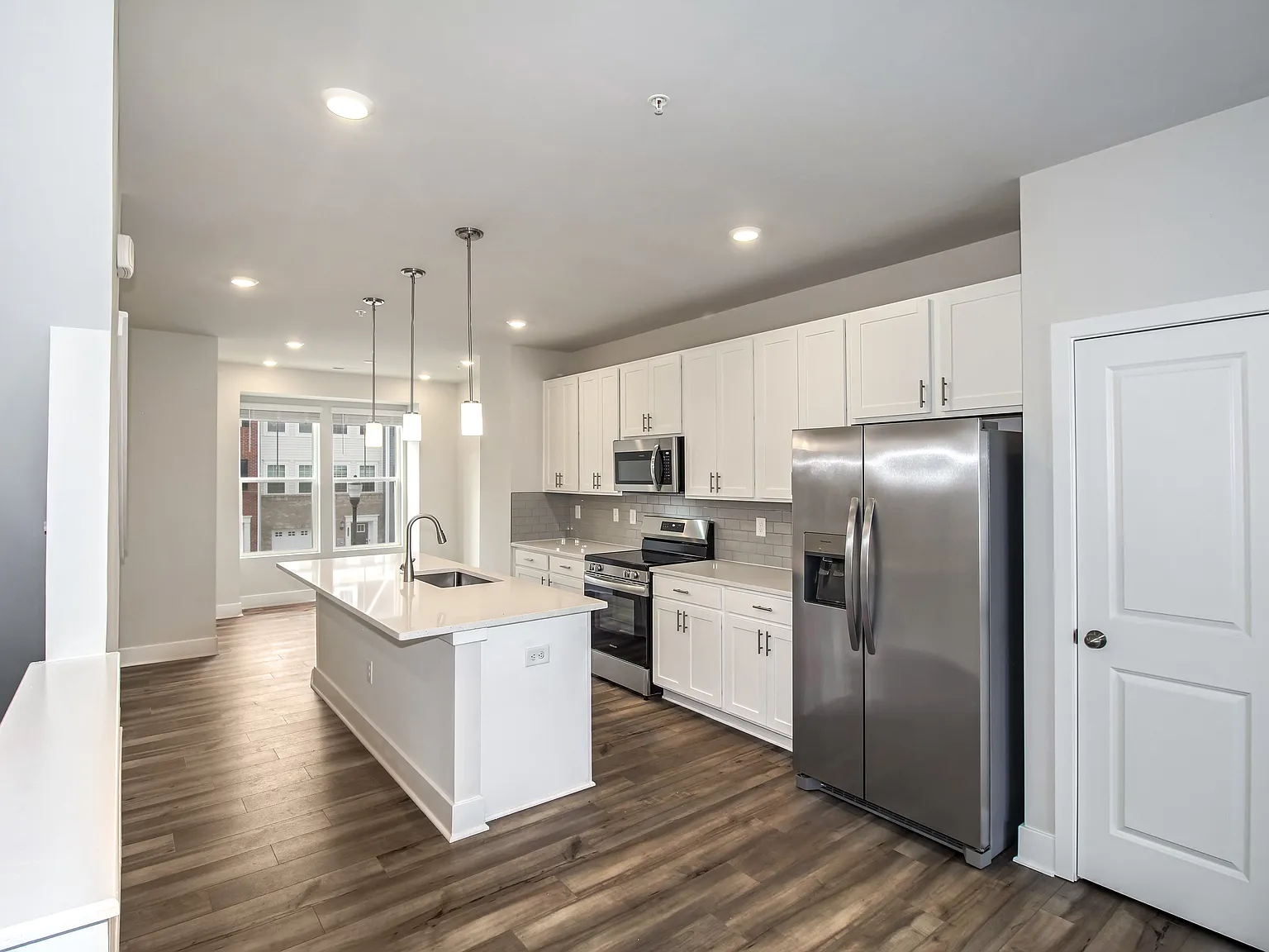 2 bed, 2.5 bath, 1530 sqft, $2,665 — Photo 2