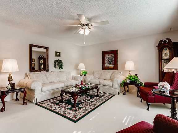 3rd image of 4616 E Capri Ave