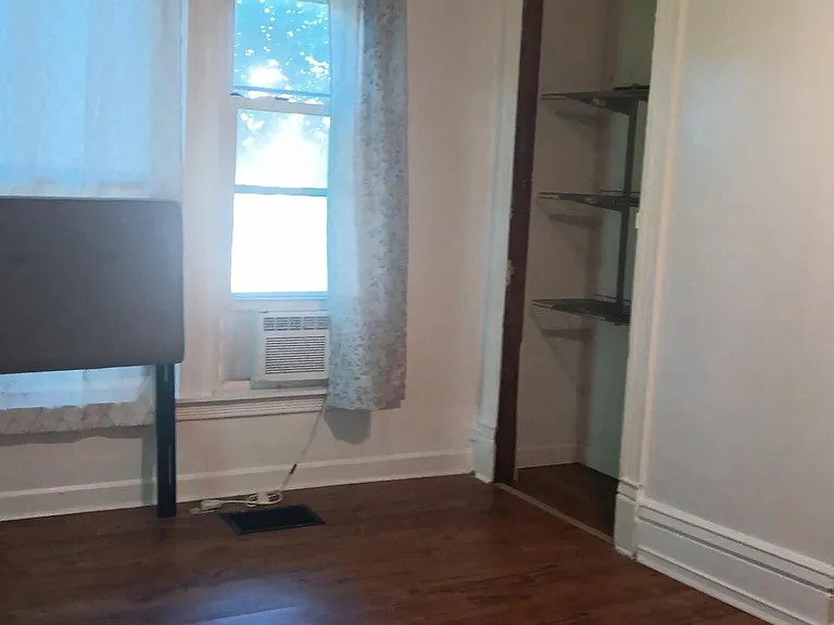 515 W 6th St #6 — Photo 6
