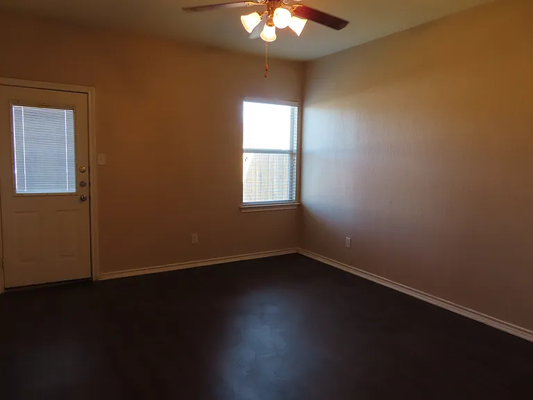1149 Redman Ave — Photo 9