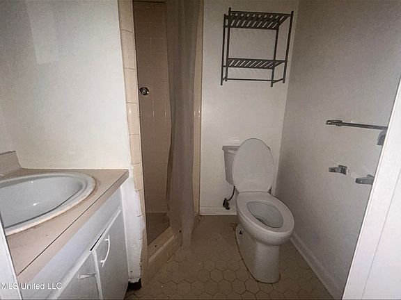 5th image of 4504 Robinhood Dr