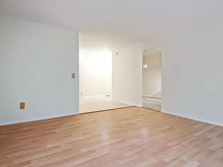 356 Keswick Dr — Photo 8