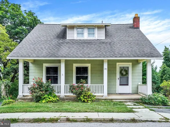 37 S Main St, Seven Valleys, PA 17360