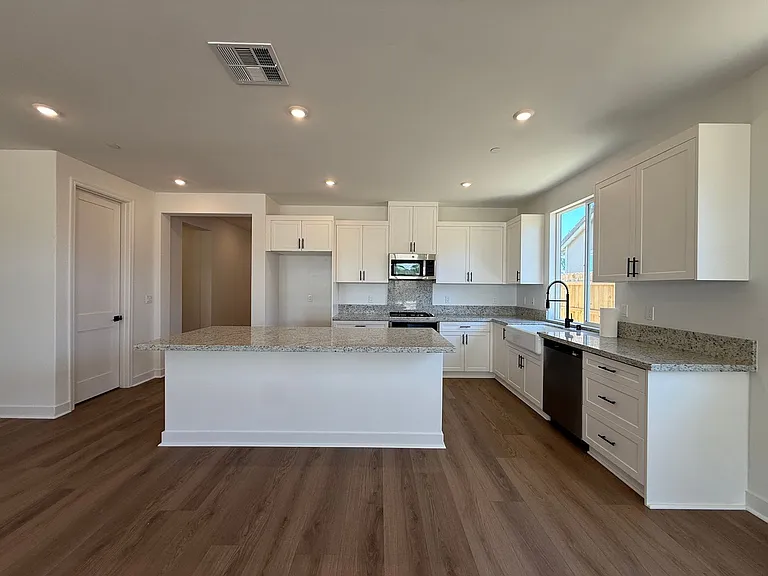 156 Coiner St — Photo 13