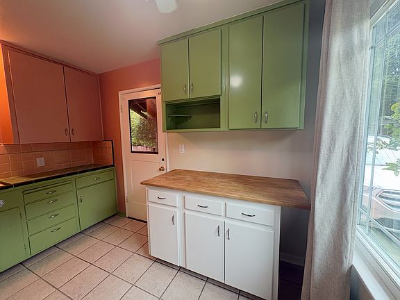 5th image of 137 Rincon St