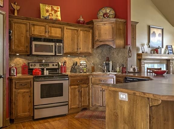 4th image of 8401 N Elmwood Dr