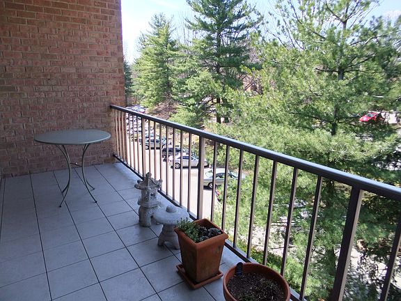 2nd image of 1655 Oakwood Dr #315