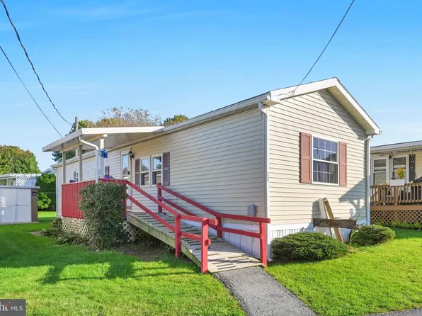 2002 W Main St Trailer 22, Ephrata, PA 17522