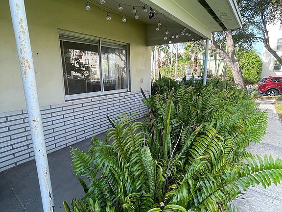 3rd image of 330 Almeria Rd