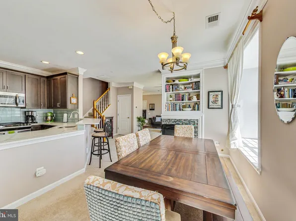 1725 Kingsgate Ct Unit 301, Alexandria, VA 22302