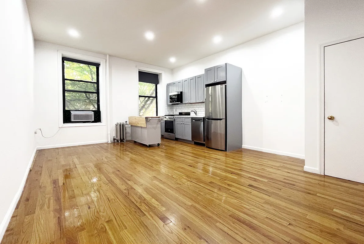 350 Bedford Avenue — Photo 2