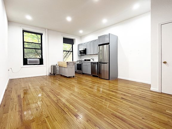 3rd image of 350 Bedford Ave #6R