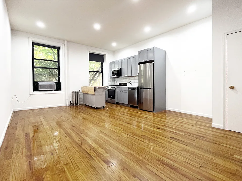 350 Bedford Ave #6