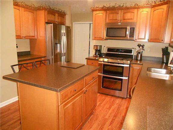 4th image of 8021 Saddlewood Dr