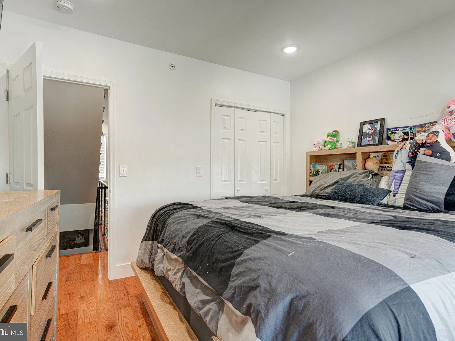 3 bed, 3.0 bath, 1900 sqft, $3,900 — Photo 3