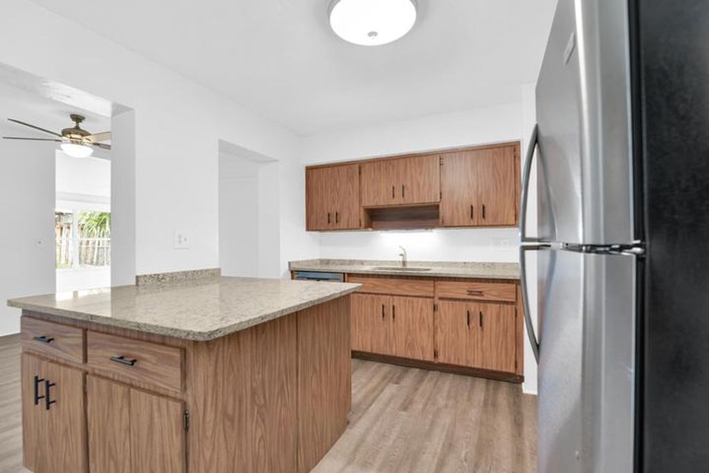 8 NE 15th Ave, photo 5