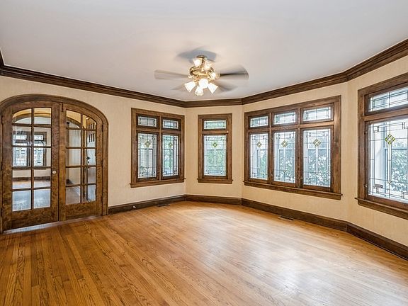3rd image of 1111 Rossell Ave