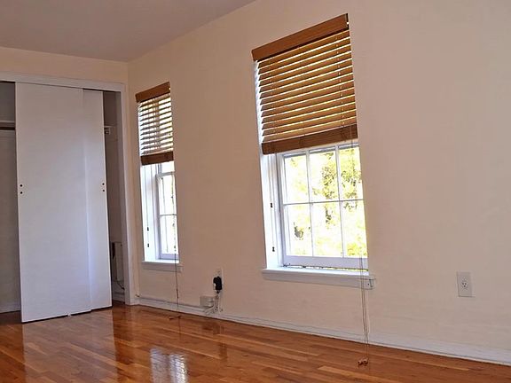 4th image of 423 Clermont Ave APT 3