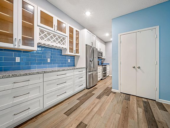 5th image of 7095 N Holiday Dr