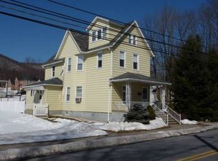 819 E Main St, Pen Argyl, PA 18072